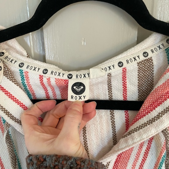 Roxy Multicolored Drawstring Long Sleeve Polo Sweatshirt With Pockets And Hood - Picture 5 of 16